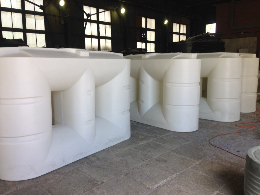 Прямоугольный бак для для воды 2000 л